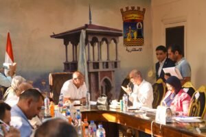 محافظ الإسكندرية يعقد اللقاء الجماهيري لخدمة المواطنين ويوجه بسرعة حل الشكاوى وتعزيز فرص العمل