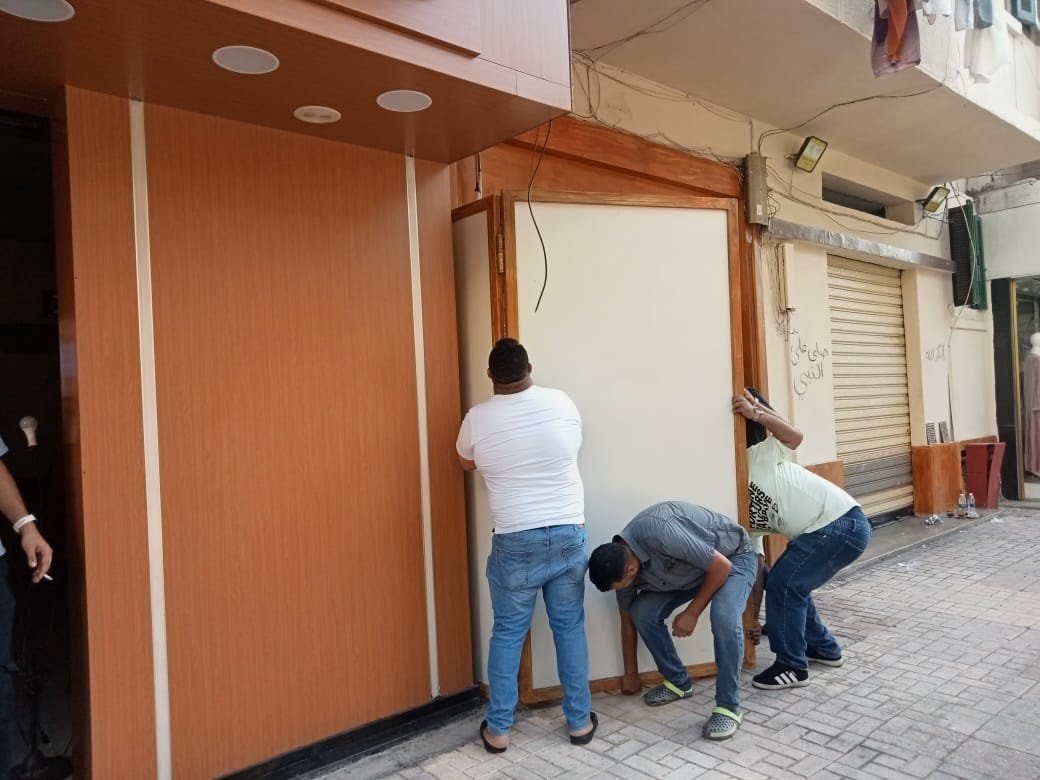 حملة مكبرة لإزالة الإشغالات والتعديات بمحرم بك.. غلق وتشميع 5 مقاهٍ وتحرير 14 محضر مخالفة
