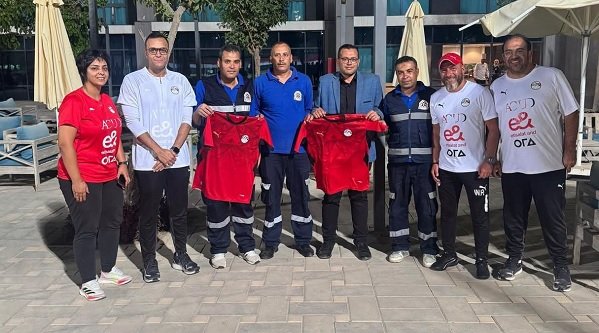 منتخب الشباب يكرم طاقم الإسعاف بعد إنقاذ حياة مدرب حراس المرمى في لفتة إنسانية مميزة