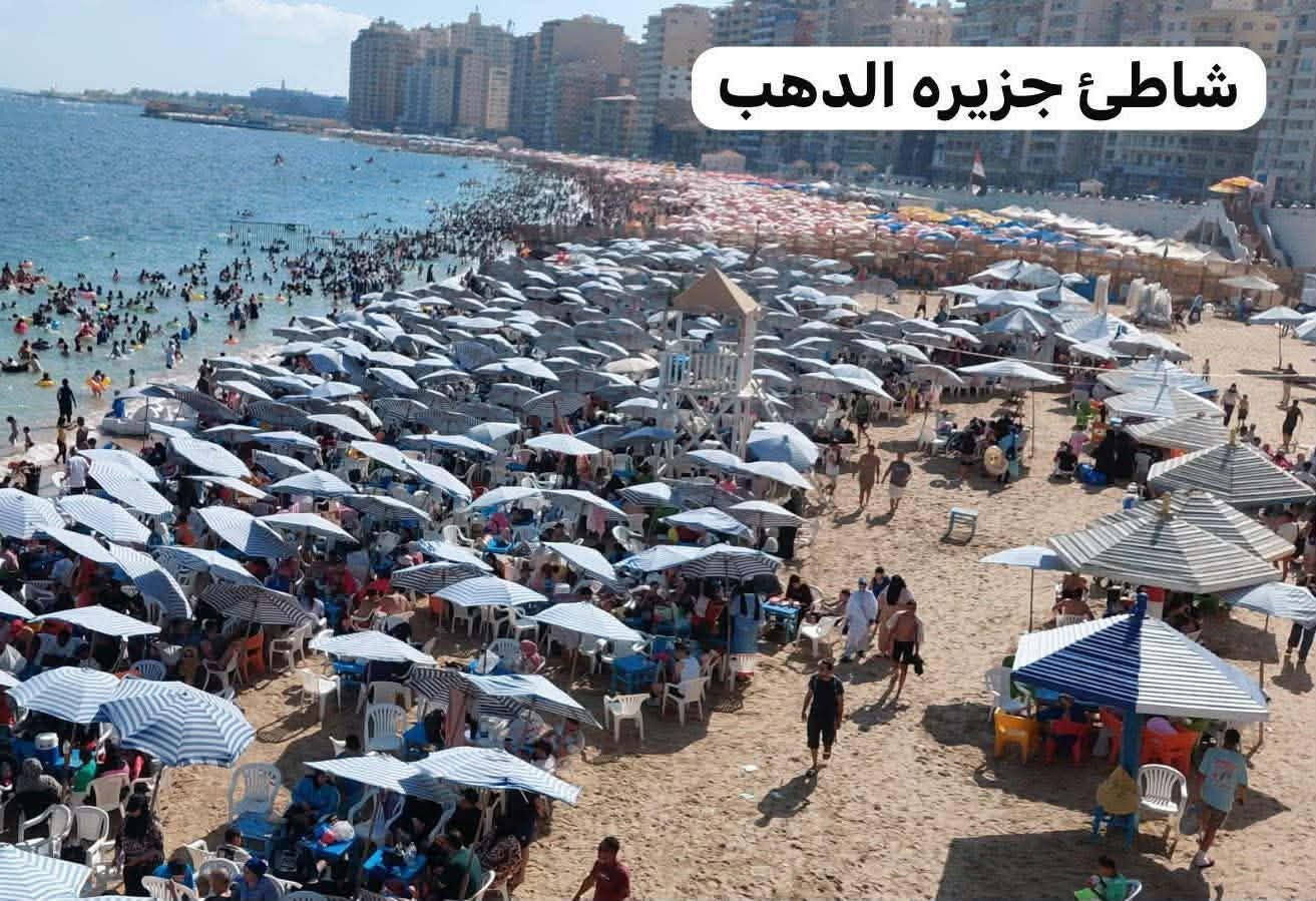 شواطئ الإسكندرية تشهد إقبالًا كثيفًا وإشغالًا كاملًا بعدد من الشواطئ.. والمحافظ يؤكد المتابعة اللحظية لضمان سلامة المواطنين