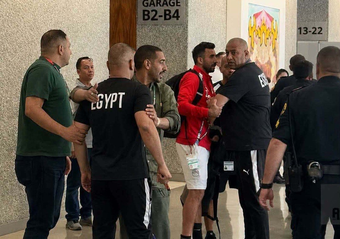 الأمن الأمريكي تدخل.. خناقة ومشادة إبراهيم حسن في بهو فندق إقامة منتخب مصر قبل ساعات من مواجهة أستراليا 3 الأمن الأمريكي تدخل.. خناقة ومشادة إبراهيم حسن في بهو فندق إقامة منتخب مصر قبل ساعات من مواجهة أستراليا
