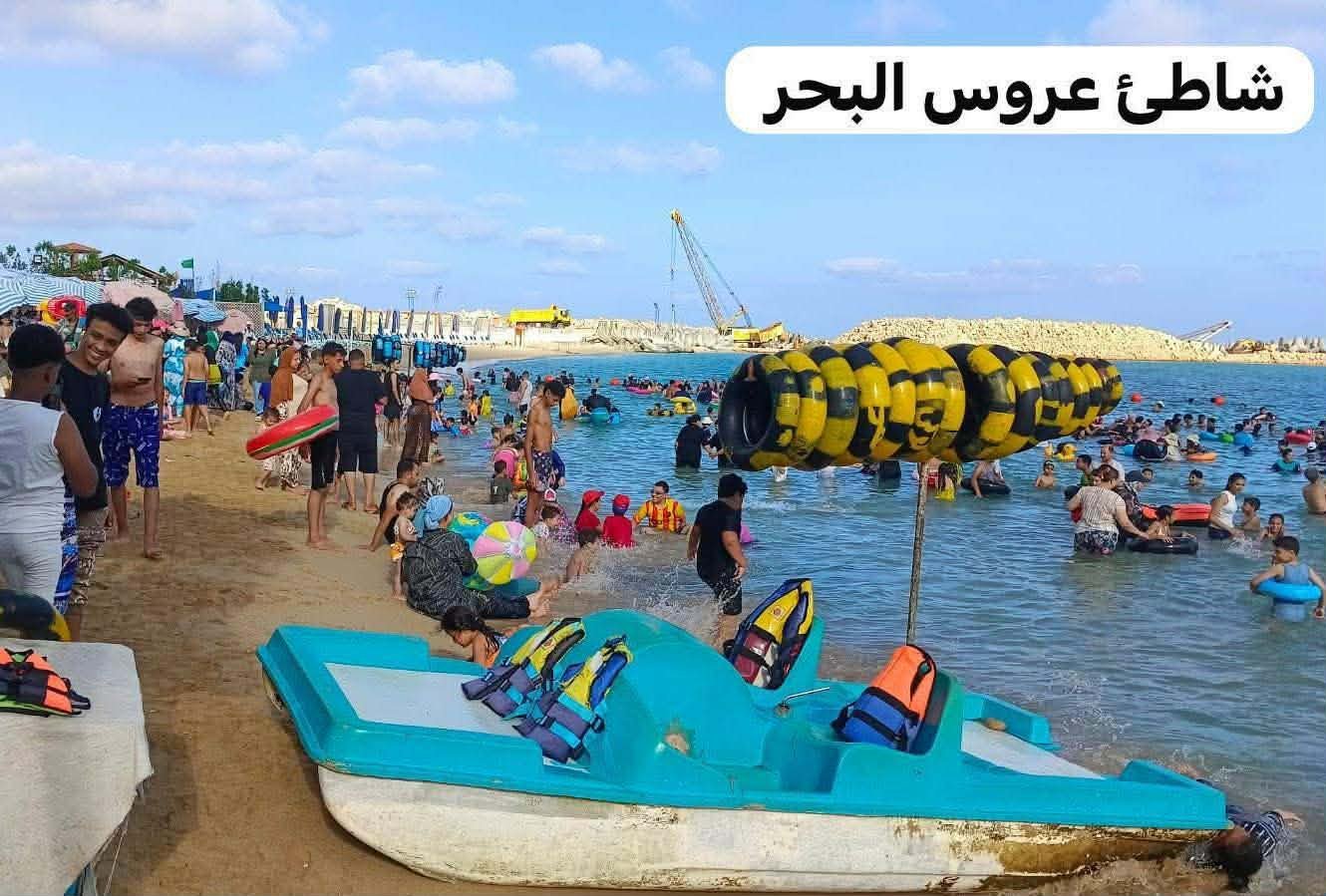 شواطئ الإسكندرية تشهد إقبالًا كثيفًا وإشغالًا كاملًا بعدد من الشواطئ.. والمحافظ يؤكد المتابعة اللحظية لضمان سلامة المواطنين