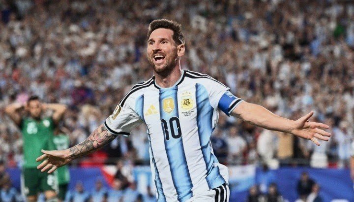 أمين عمر يكشف كواليس مراقبة ليونيل ميسي: محير العالم كله ويرقص المنافسين بوشه 2 أمين عمر يكشف كواليس مراقبة ليونيل ميسي: محير العالم كله ويرقص المنافسين بوشه