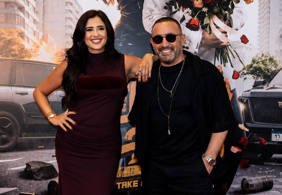 ياسمين عبد العزيز وأحمد السقا في العرض الخاص لفيلم "خلي بالك من نفسك".. أول تعاون سينمائي بعد 23 عامًا يجذب الأنظار 7 ياسمين عبد العزيز وأحمد السقا في العرض الخاص لفيلم "خلي بالك من نفسك".. أول تعاون سينمائي بعد 23 عامًا يجذب الأنظار