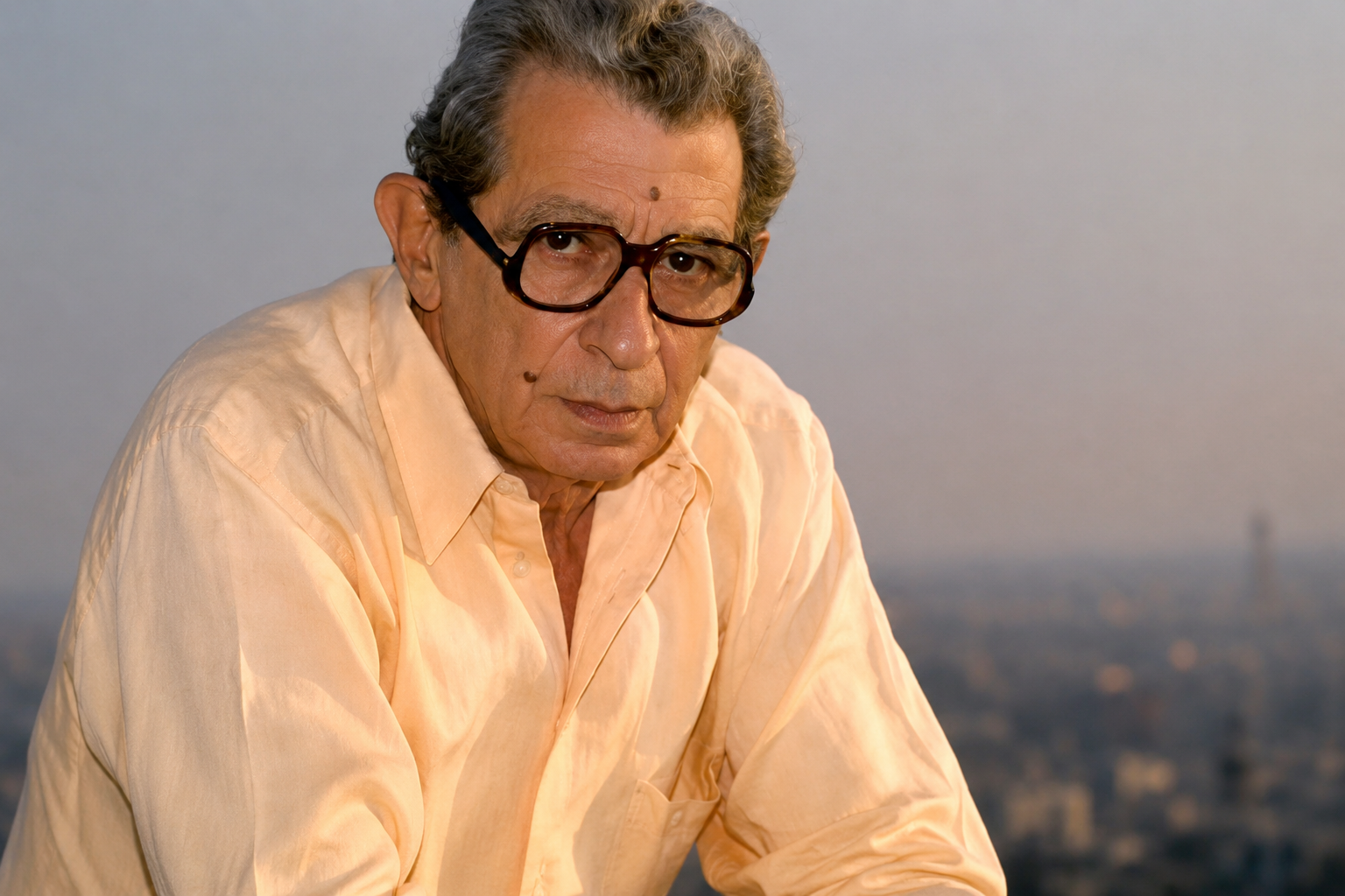 ذكرى وفاة يوسف شاهين.. المخرج الذي أوصل السينما المصرية إلى العالمية وصنع مدرسة فنية لا تتكرر