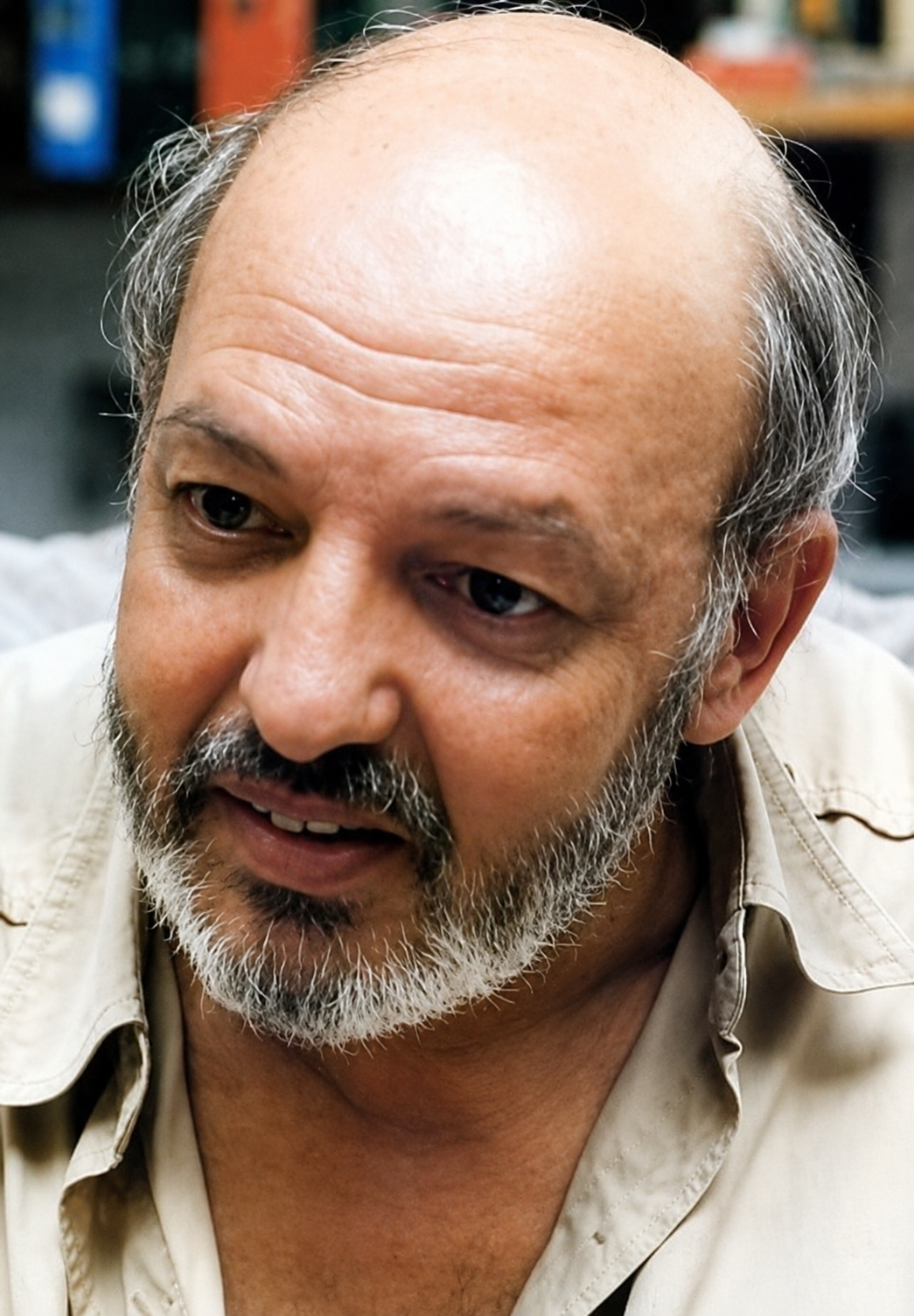 ذكرى وفاة محمد خان.. المخرج الذي غيّر ملامح السينما الواقعية في مصر بأعمال خالدة