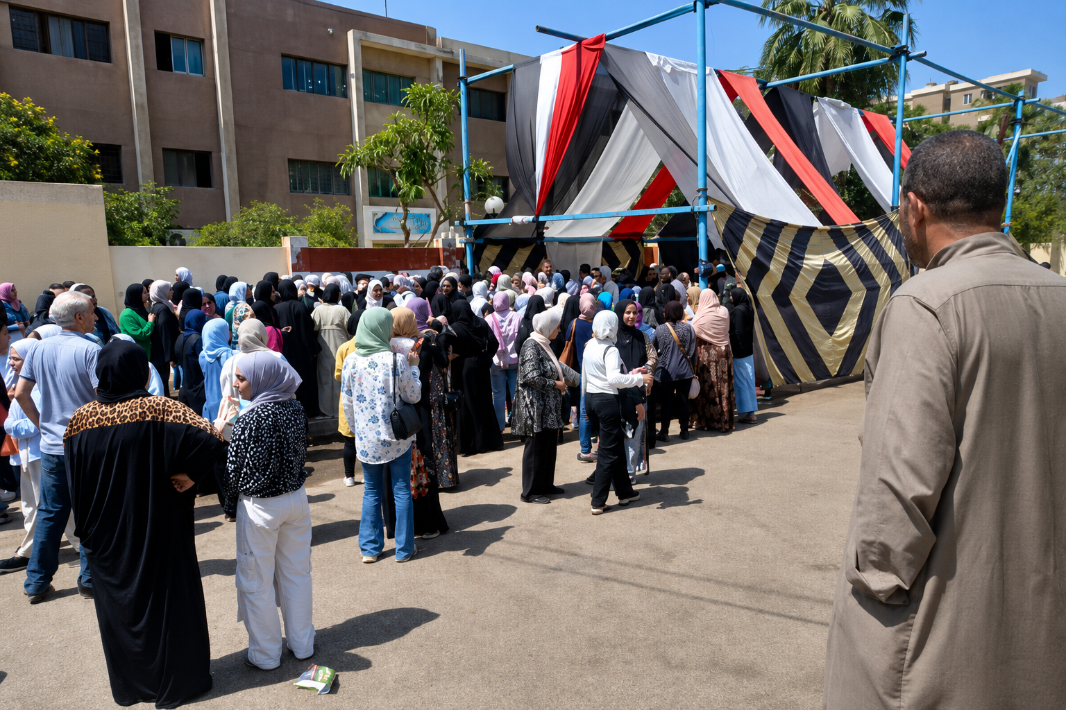 إحباط 24 عملية غش خلال امتحان الرياضة البحتة بالثانوية العامة في قنا.. إجراءات حاسمة لضمان نزاهة الامتحانات