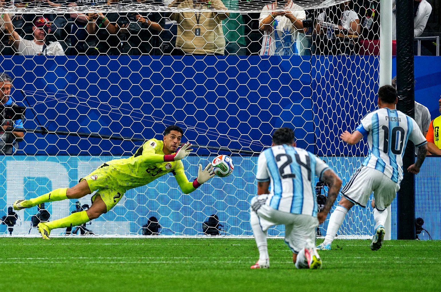 منتخب مصر أمام الأرجنتين.. نهاية المشوار المونديالي بعد خسارة مثيرة بنتيجة 3-2 في دور الـ16 بكأس العالم 2026