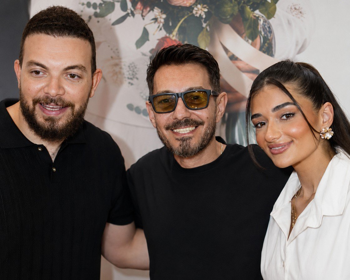 أحمد زاهر مع ابنته ملك وخطيبها شريف الليثي في العرض الخاص لفيلم "خلي بالك من نفسك".. ظهور عائلي يخطف الأنظار 3 أحمد زاهر مع ابنته ملك وخطيبها شريف الليثي في العرض الخاص لفيلم "خلي بالك من نفسك".. ظهور عائلي يخطف الأنظار