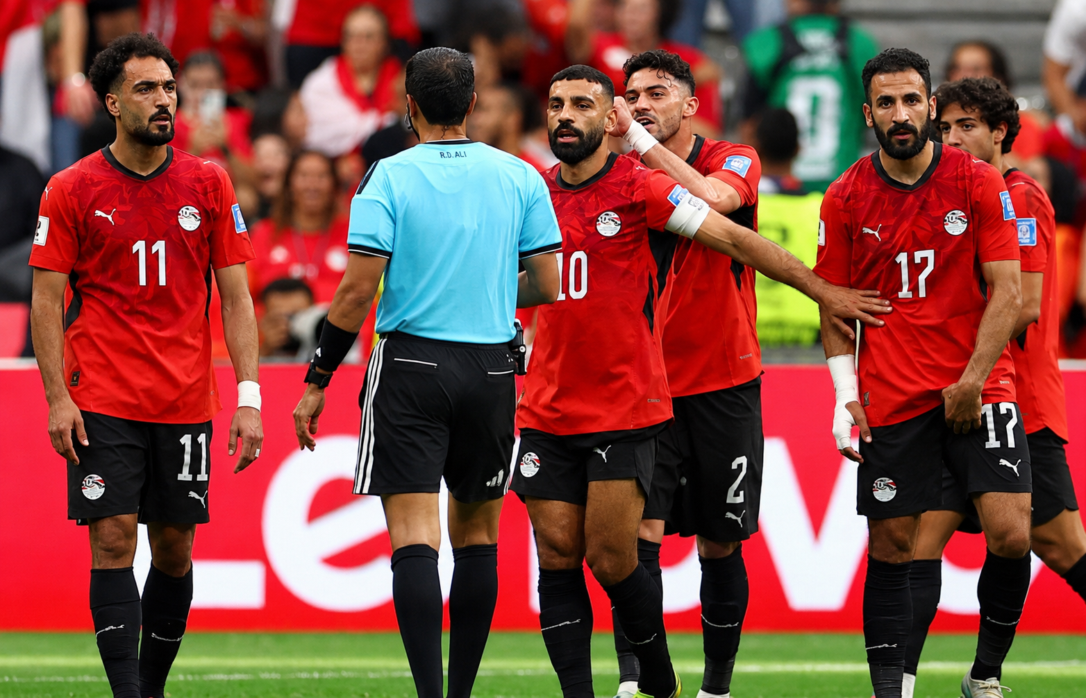 جمال الغندور ينتقد تحكيم مباراة مصر والأرجنتين.. ويؤكد: الحكم أطاح بالفراعنة من كأس العالم