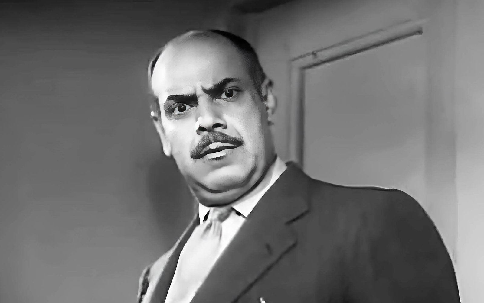 سرّاج منير.. رحلة فنان تحدّى القدر وصنع مجدًا خالدًا في السينما المصرية