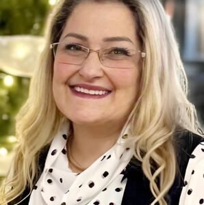 وفاة والد محمد فودة.. الفنانة مروة الخطيب تنعى والد زوج ابنتها بكلمات مؤثرة