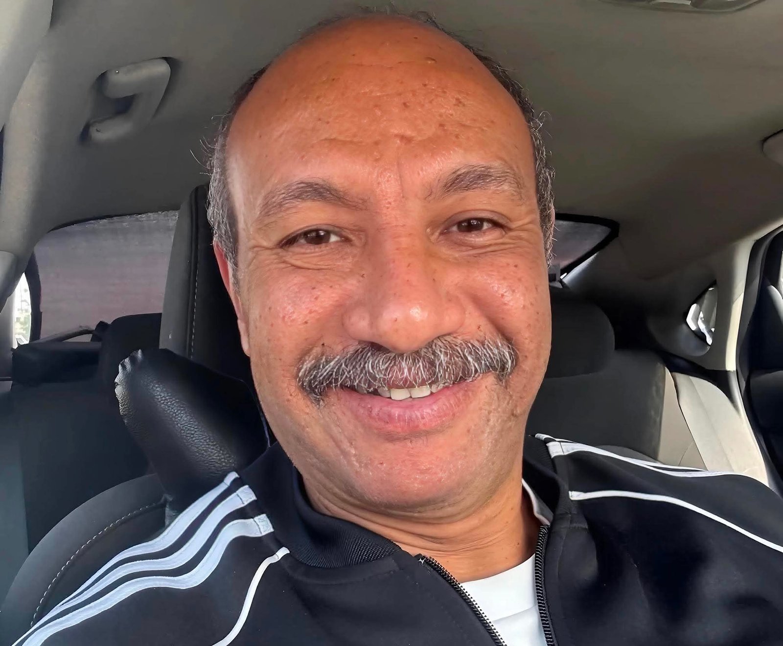 أحمد فهيم يقضي إجازته الصيفية مع عائلته في ريكسوس بريميوم العلمين بعد نجاح «تحت السن»