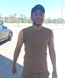 عامل الدليفري صاحب أجمل لقطة احتفال خلال استقبال لاعبي منتخب مصر بالعلمين: كنت بشجع من قلبي