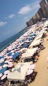 محافظ الإسكندرية: شواطئ القطاع الشرقي تسجل إشغالًا كاملًا في آخر جمعة من يوليو