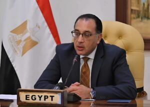 مدبولي يشهد تسليم 50 مركزًا تكنولوجيًا متنقلًا لتطوير خدمات الشهر العقاري والتوثيق