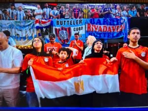 منتخب مصر أمام الأرجنتين.. انطلاق مباراة دور الـ16 وعزف النشيد الوطني يشعل حماس الجماهير في كأس العالم 2026