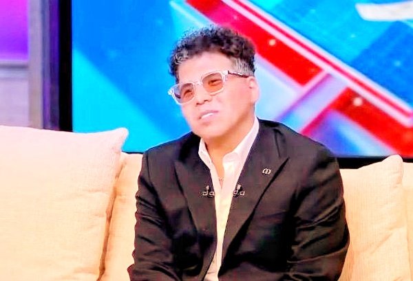 عمر كمال يحسم الجدل حول «الشيطان السالك»: الأغنية لم تُطرح وأرفض الإساءة إلى الدين