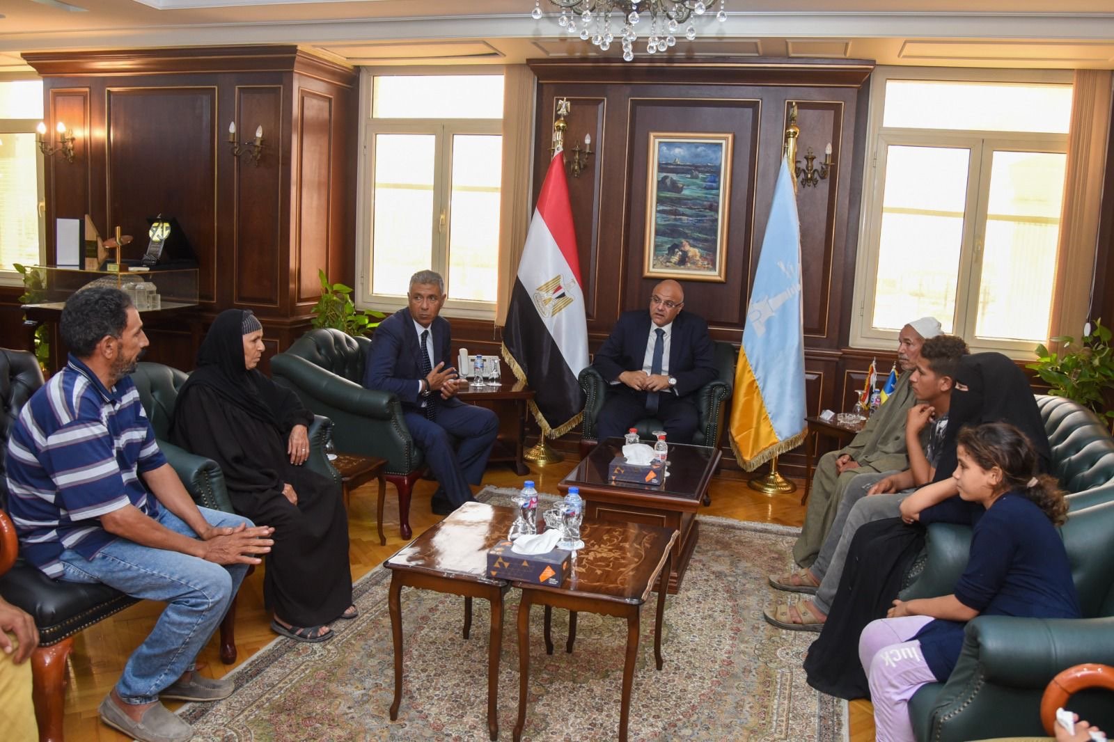 محافظ الإسكندرية يكرم أسرة شهيد الواجب محمود إبراهيم حسيني تقديرًا لعطائه وتضحياته
