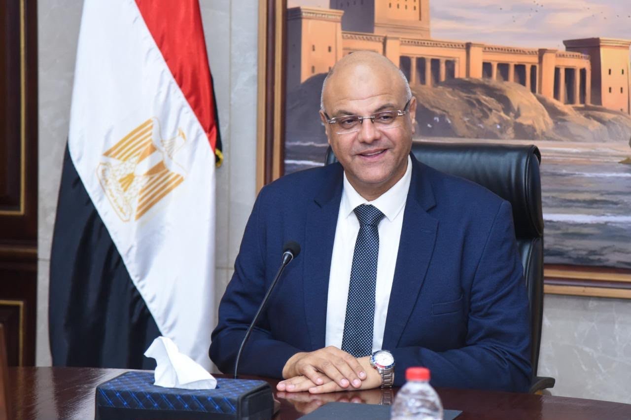 محافظ الإسكندرية يشهد توقيع بروتوكولين لتطوير منظومة تدوير المخلفات وتمكين جامعي القمامة