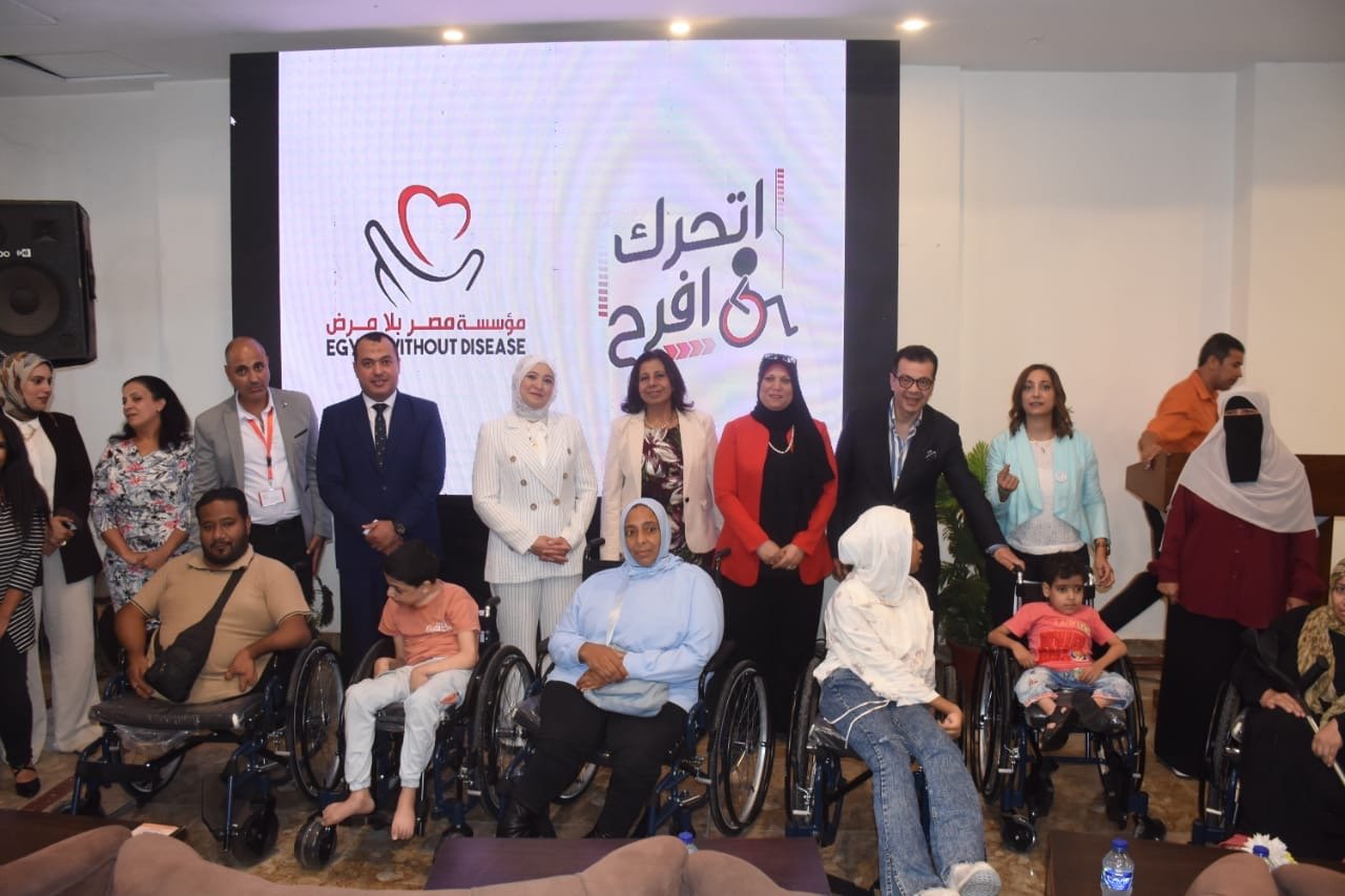 مبادرة اتحرك أفرح في الإسكندرية.. توزيع كراسي متحركة لدعم وتمكين الأشخاص ذوي الهمم