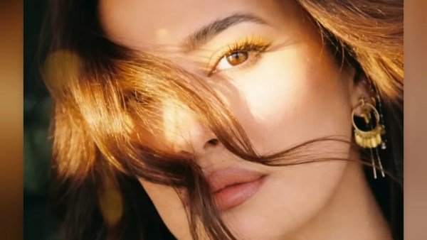هند صبري تخطف الأنظار بإطلالة شرقية ساحرة.. وتكشف تفاصيل جديدة عن أزمة مسلسل «مناعة»