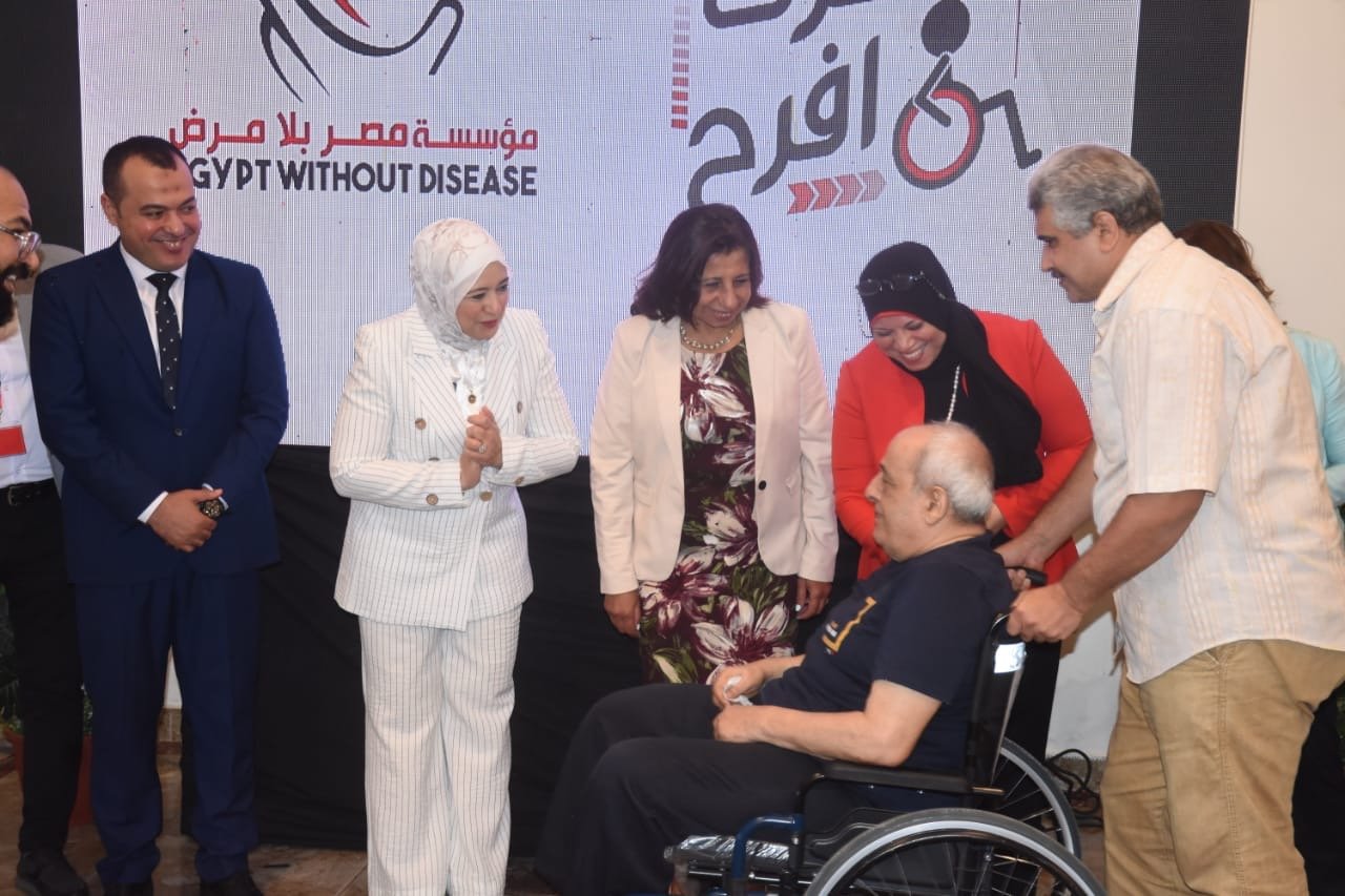 مبادرة اتحرك أفرح في الإسكندرية.. توزيع كراسي متحركة لدعم وتمكين الأشخاص ذوي الهمم
