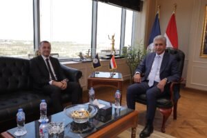تعزيز الحركة السياحية إلى أسوان.. وزير السياحة والآثار يبحث مع المحافظ خطط التطوير والاستثمار