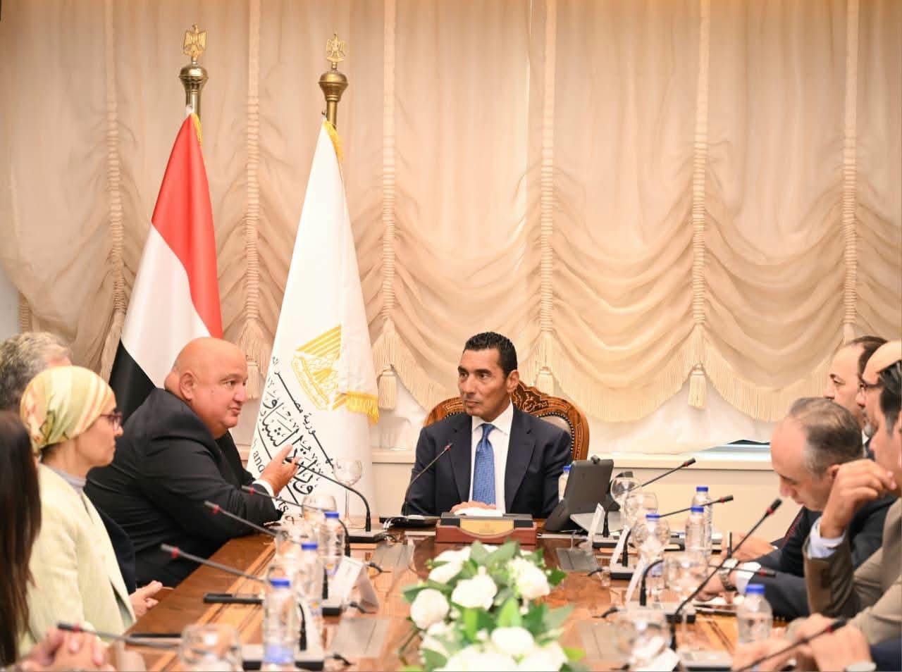 وزير الشباب والرياضة يلتقي الرئيس التنفيذي لبنك saib لبحث دعم الشباب والأبطال الرياضيين 2 وزير الشباب والرياضة يلتقي الرئيس التنفيذي لبنك saib لبحث دعم الشباب والأبطال الرياضيين