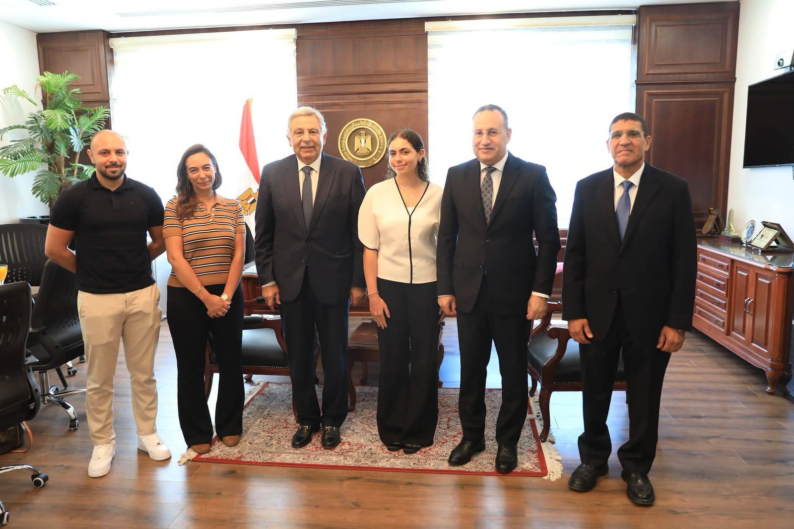 وزير التعليم العالي يكرم الطالبة هيا عمرو بعد مشاركتها في إسعاف مصابي مول أرابيلا بلازا