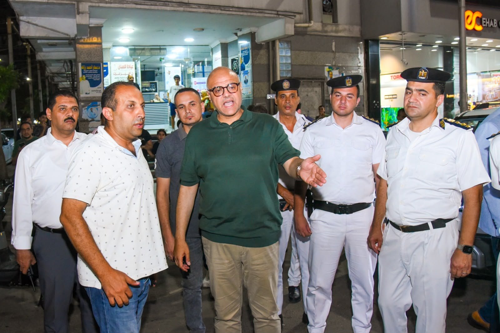 محافظ الإسكندرية يطلق حملة موسعة لمواجهة أوكار فرز المخلفات العشوائية وتعزيز الانضباط بالشوارع