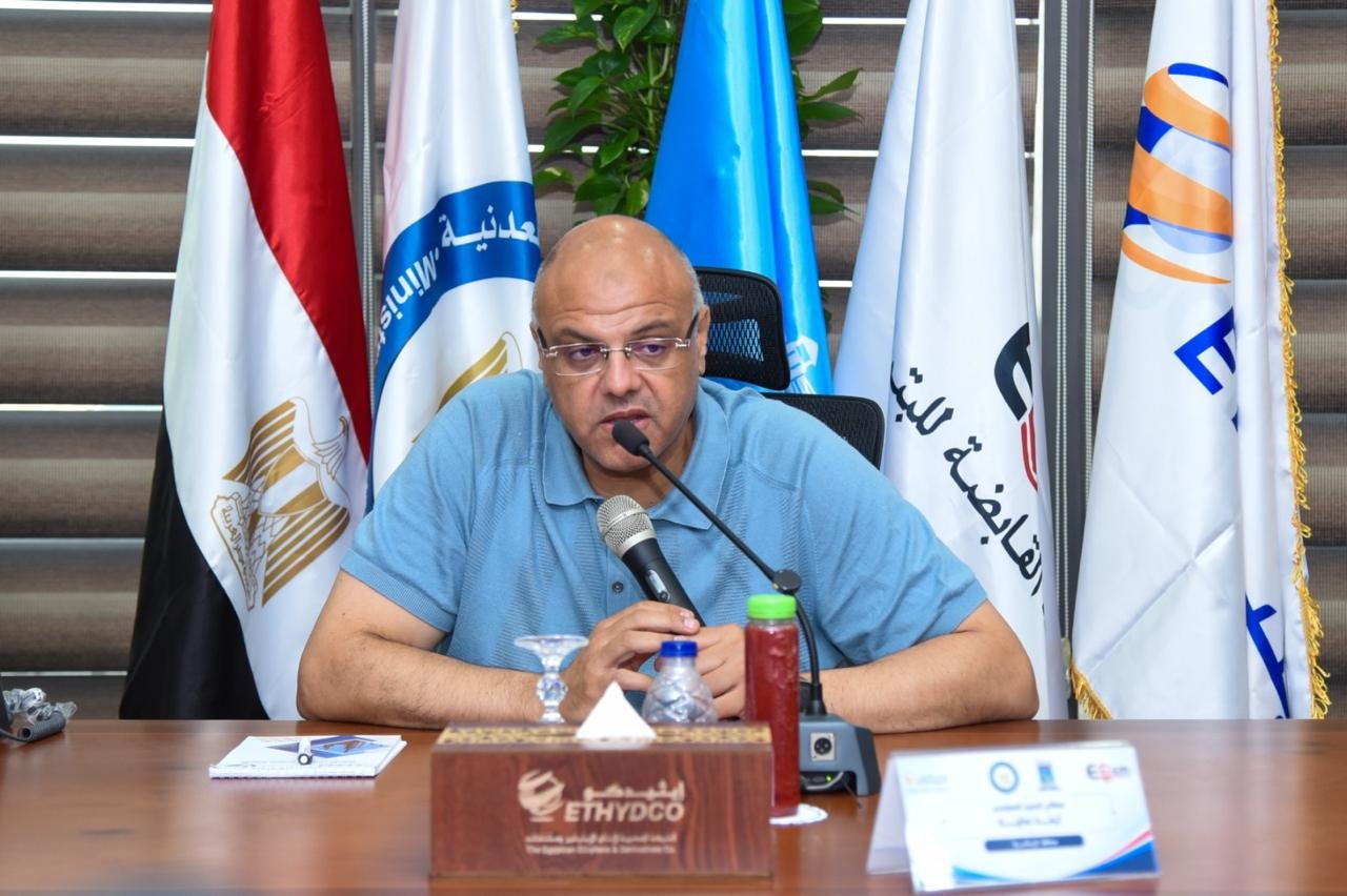 محافظ الإسكندرية يضع حجر الأساس لمشروع رفع كفاءة وإنارة طريق النهضة بطول 5.2 كم
