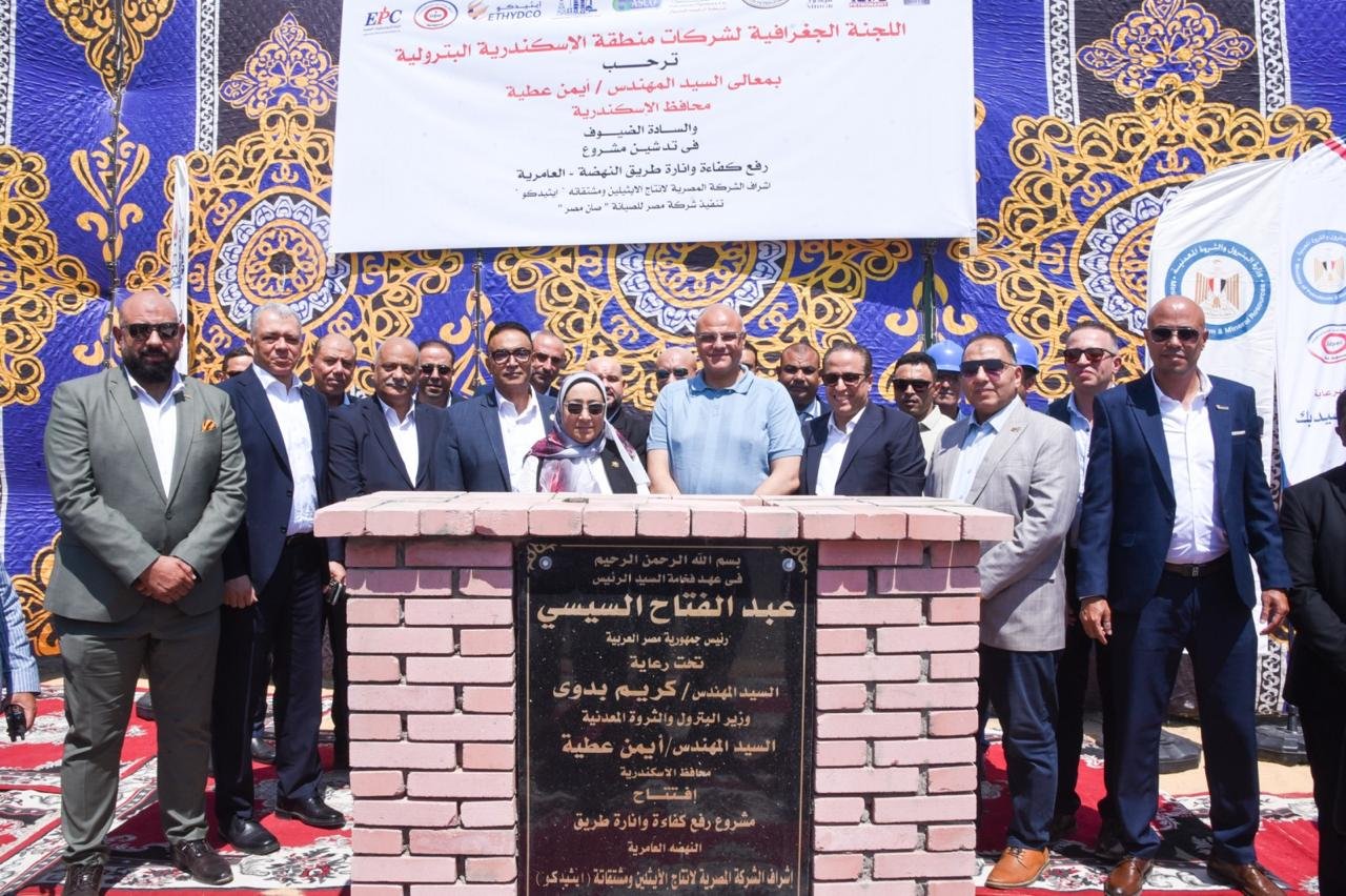 محافظ الإسكندرية يضع حجر الأساس لمشروع رفع كفاءة وإنارة طريق النهضة بطول 5.2 كم
