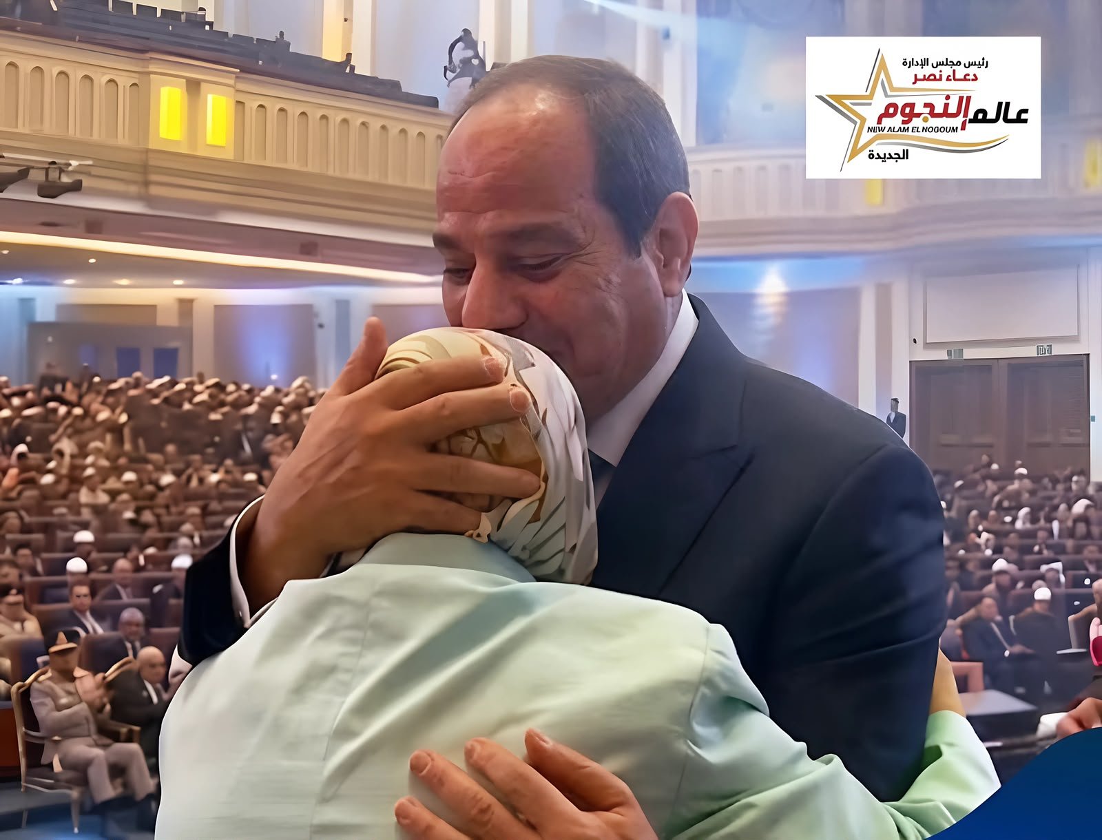 الرئيس السيسي يقبل رأس الدكتورة آمال إسماعيل بعد حصولها على الدكتوراه في سن الـ83