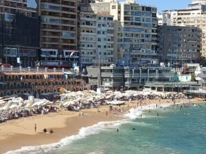 اضطراب البحر المتوسط.. الإسكندرية ترفع درجة الاستعداد وتحذر المصطافين من الأمواج المرتفعة
