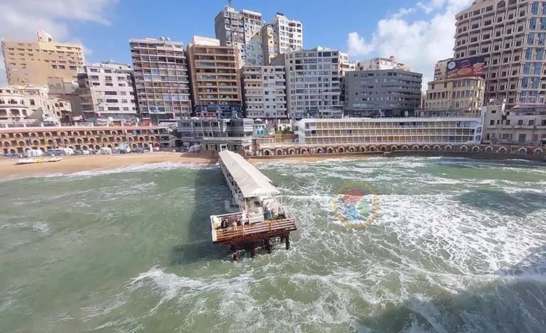 اضطراب البحر المتوسط.. الإسكندرية ترفع درجة الاستعداد وتحذر المصطافين من الأمواج المرتفعة 3 اضطراب البحر المتوسط.. الإسكندرية ترفع درجة الاستعداد وتحذر المصطافين من الأمواج المرتفعة