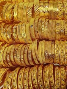 سعر الذهب اليوم الجمعة 28 أغسطس 2026.. استقرار الأعيرة وعيار 21 يسجل 6465 جنيهًا 2 سعر الذهب اليوم الجمعة 28 أغسطس 2026.. استقرار الأعيرة وعيار 21 يسجل 6465 جنيهًا