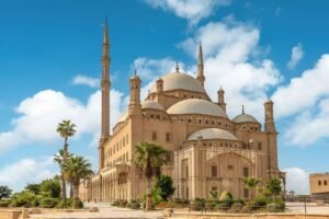 هيبة بيوت الله بين ذكريات الماضي وواقعنا المعاصر.. «شكة دبوس» بقلم مصطفى السبع