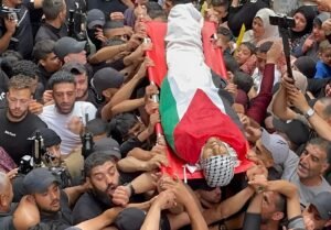 غزة تحت القصف.. شهيد وإصابة في خان يونس وتصعيد إسرائيلي متواصل بالضفة الغربية