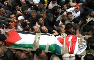 غزة تحت القصف.. شهيد وإصابة في خان يونس وتصعيد إسرائيلي متواصل بالضفة الغربية