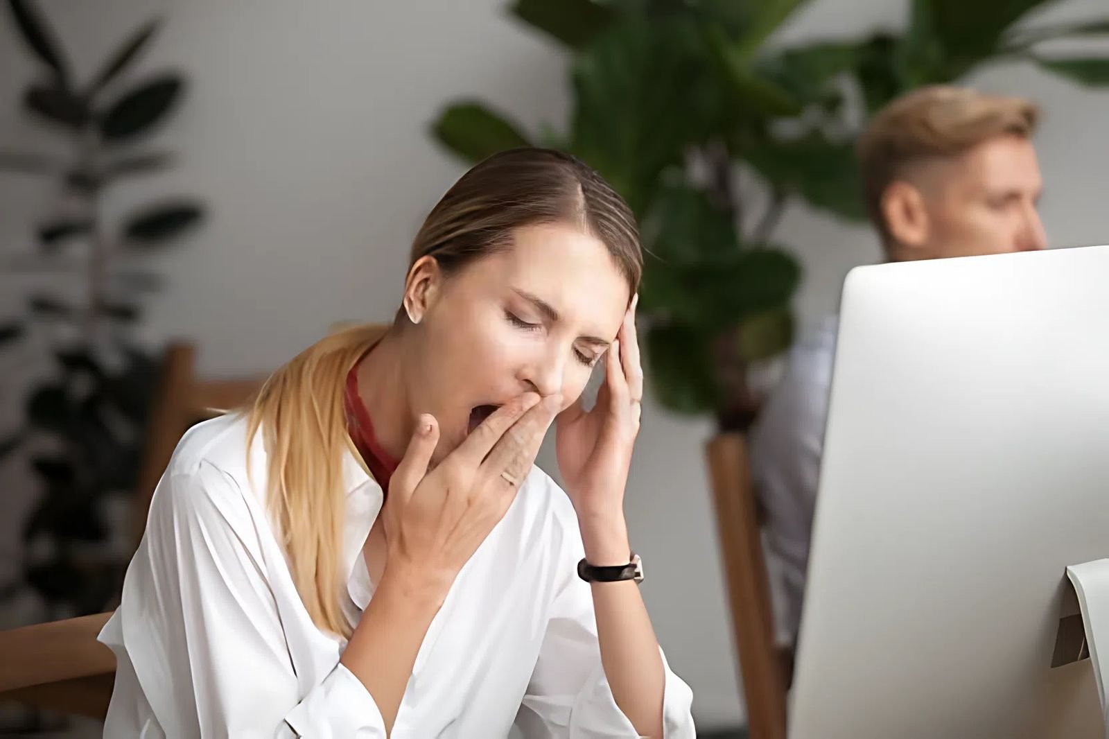 لماذا نتثاءب عندما نرى شخصًا يتثاءب؟ التثاؤب المعدي وعلاقته بالدماغ والتعاطف