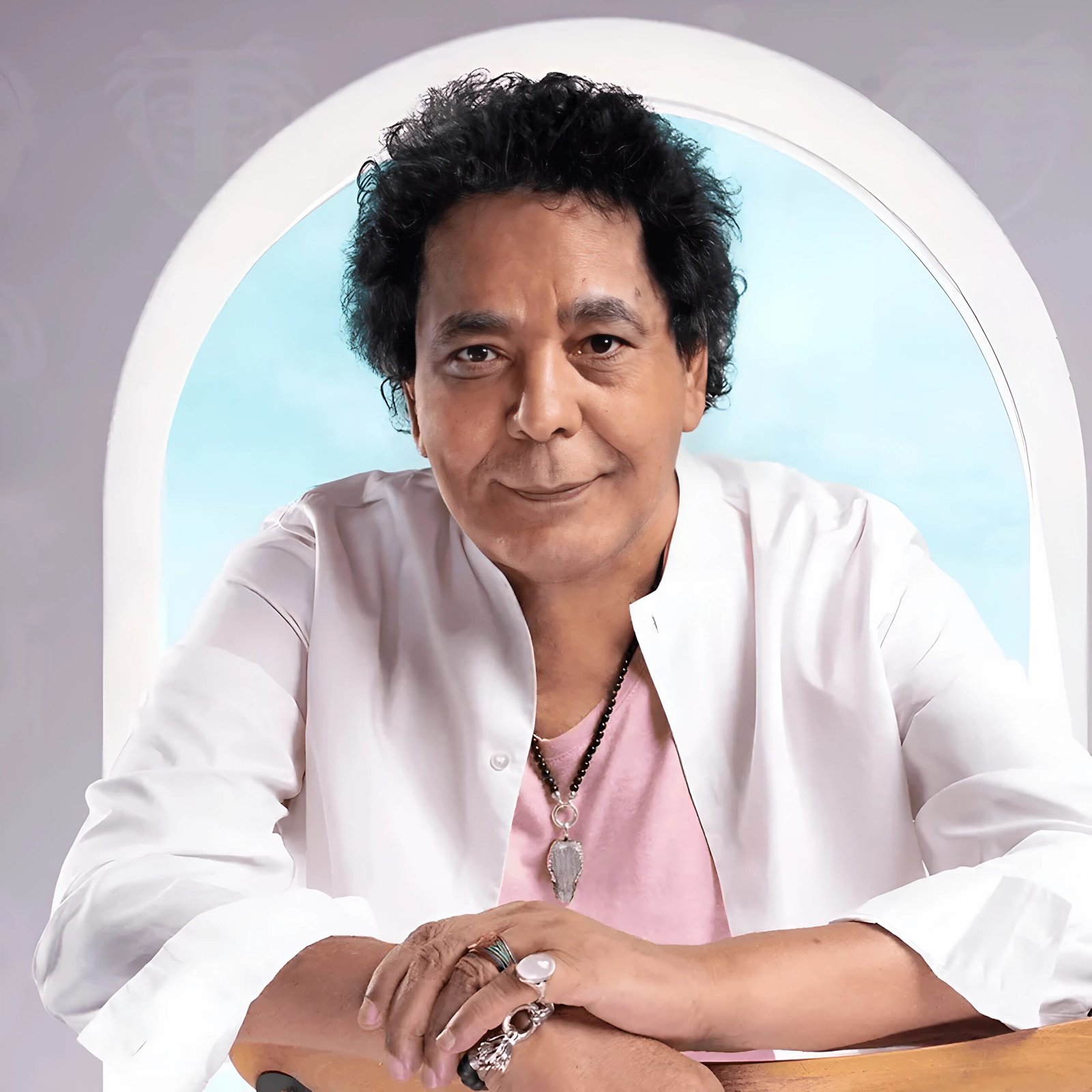 محمد منير يطرح كليب أغنية يسألوا عنك.. عودة الكينج بأغنية رومانسية جديدة 3 محمد منير يطرح كليب أغنية يسألوا عنك.. عودة الكينج بأغنية رومانسية جديدة