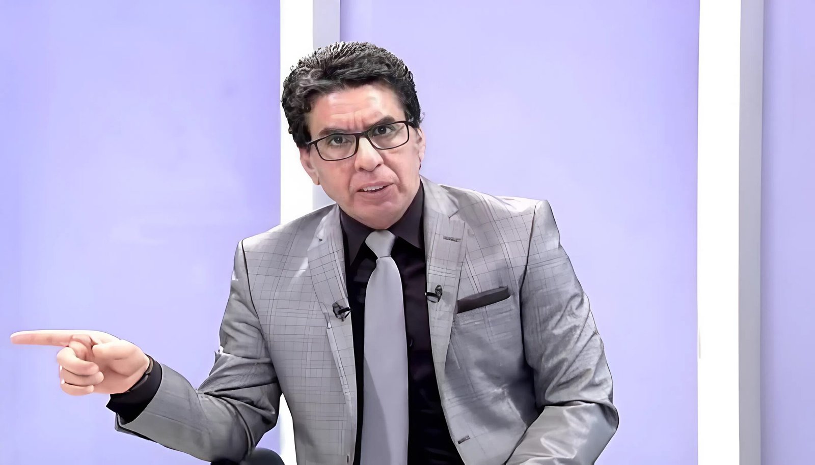 محمد ناصر.. خطاب إعلامي مثير للجدل وانتقادات مستمرة بسبب أسلوبه ومحتوى برامجه 3 محمد ناصر.. خطاب إعلامي مثير للجدل وانتقادات مستمرة بسبب أسلوبه ومحتوى برامجه