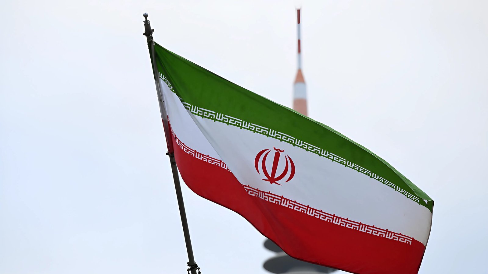 العقوبات الأمريكية على إيران تتسع.. واشنطن تتعهد بقطع «الشرايين الاقتصادية» وملاحقة شبكات الظل