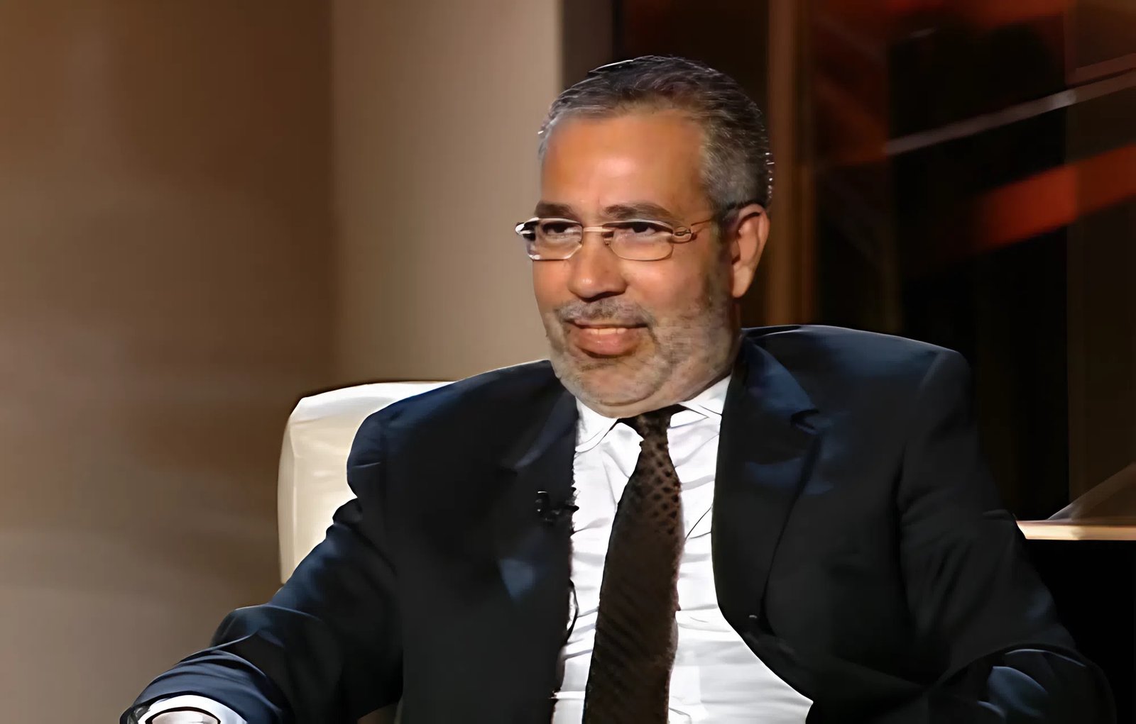 مدحت العدل يكشف تفاصيل تقديم شخصية عبد الحليم حافظ في مسرحية «حليم زمن الرومانسية»