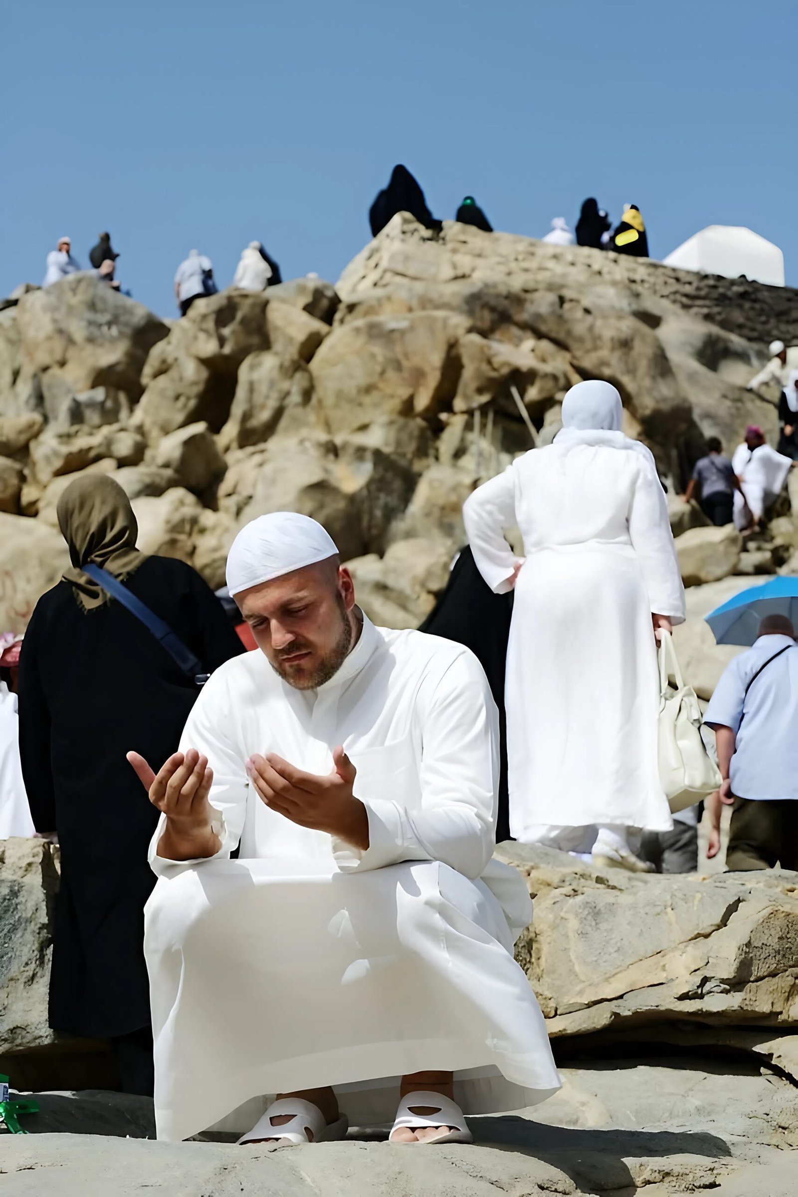 غلق باب التقديم لحج الجمعيات الأهلية اليوم.. موعد القرعة وشروط الفائزين بموسم 1448هـ
