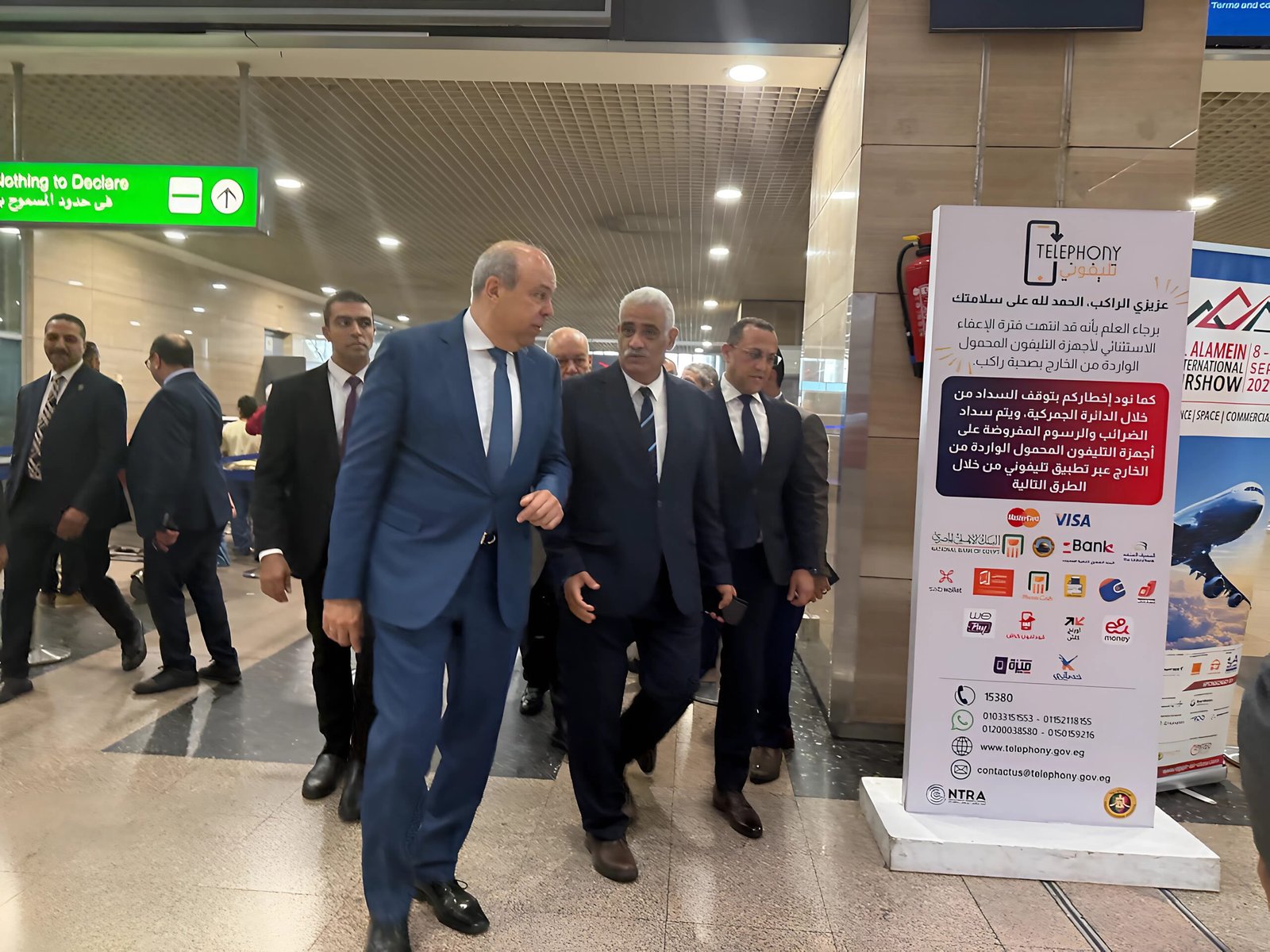 مطار القاهرة الدولي.. وزير الطيران يتابع جاهزية التشغيل وانسيابية حركة الركاب 4 مطار القاهرة الدولي.. وزير الطيران يتابع جاهزية التشغيل وانسيابية حركة الركاب
