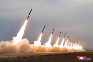 الهجوم الإيراني.. طهران ترد برشقات صاروخية بعد استهداف جزيرة لارك وواشنطن تكشف حجم الأضرار