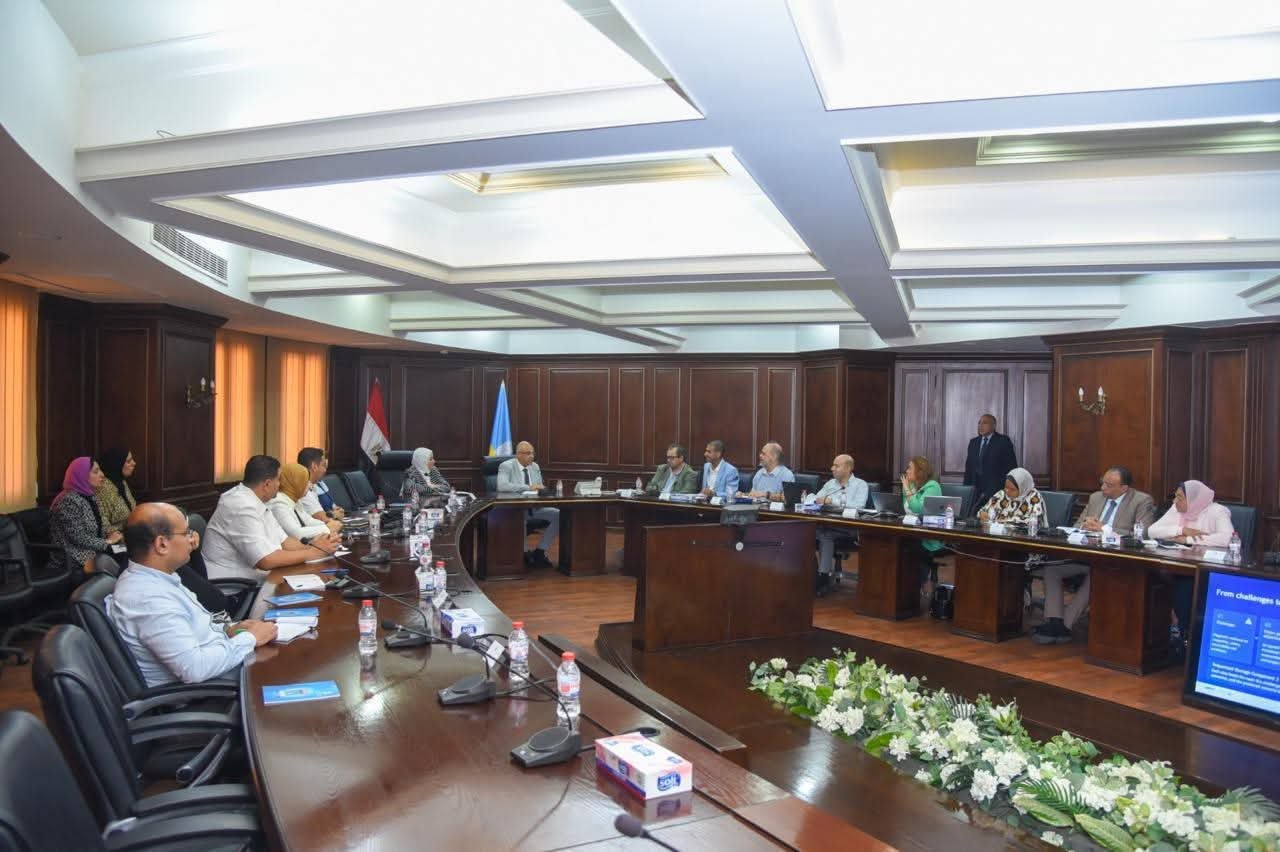 محافظ الإسكندرية يبحث إعادة هيكلة منظومة النقل الحضري المستدام بالإسكندرية والتكامل بين المترو والترام