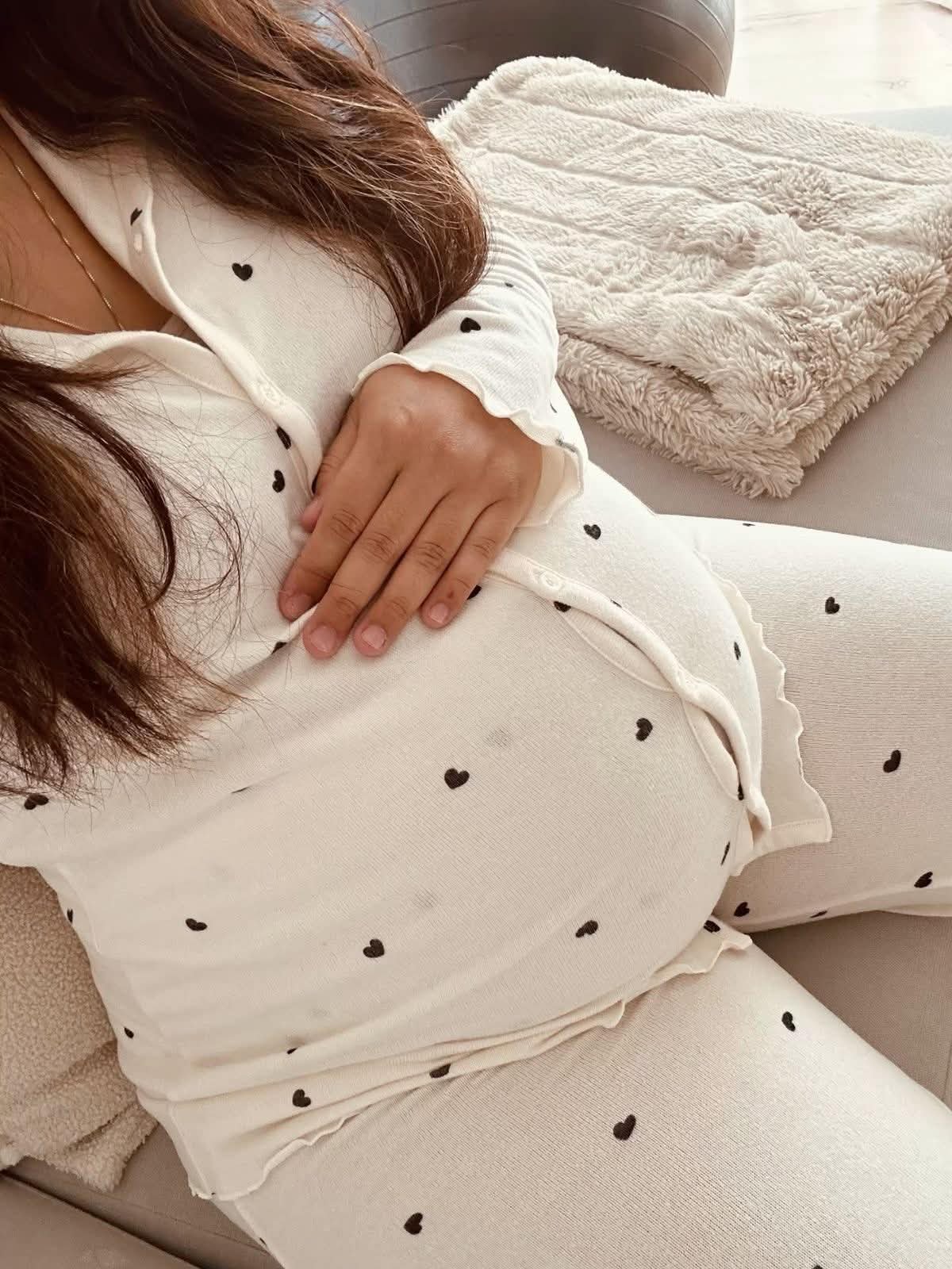 امرأة تضع توأمين من أبوين مختلفين في أستراليا.. تفاصيل حالة نادرة أثارت الجدل